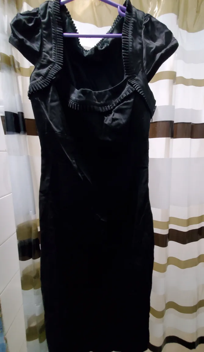 Elegant little black dress image indicator(2)