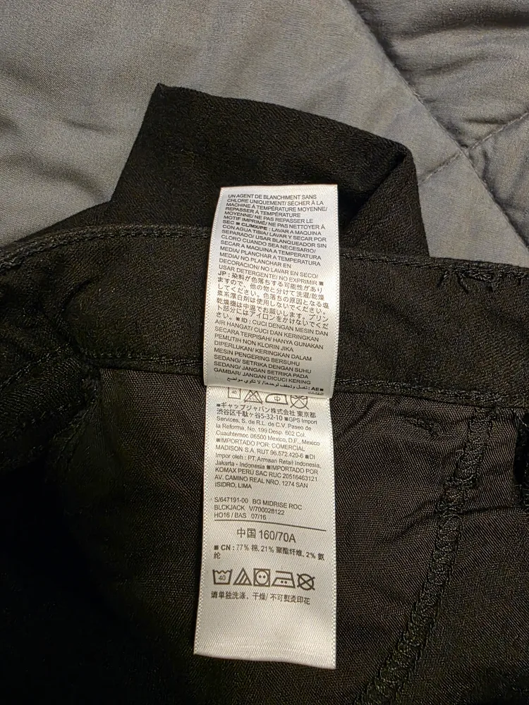 Old Navy Rockstar Mid-Rise Black Jeans - Size 6 image indicator(5)