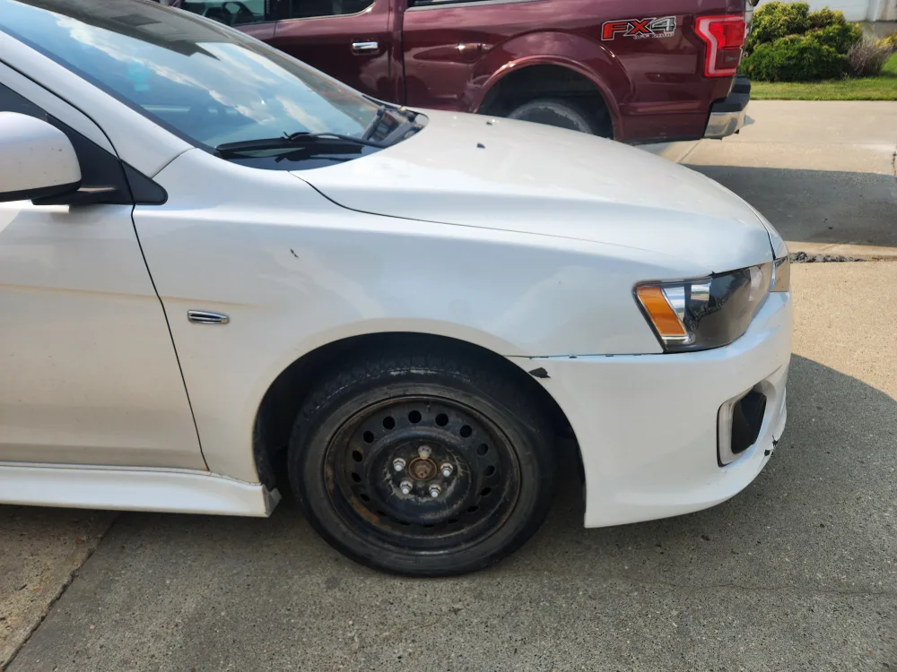 2016 White Mitsubishi Lancer Sportback- 171,120 km image indicator(2)