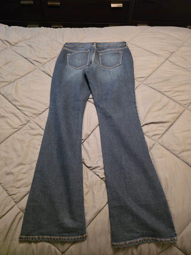 Old Navy Diva Bootcut Jeans - Size 4 Regular image indicator(2)