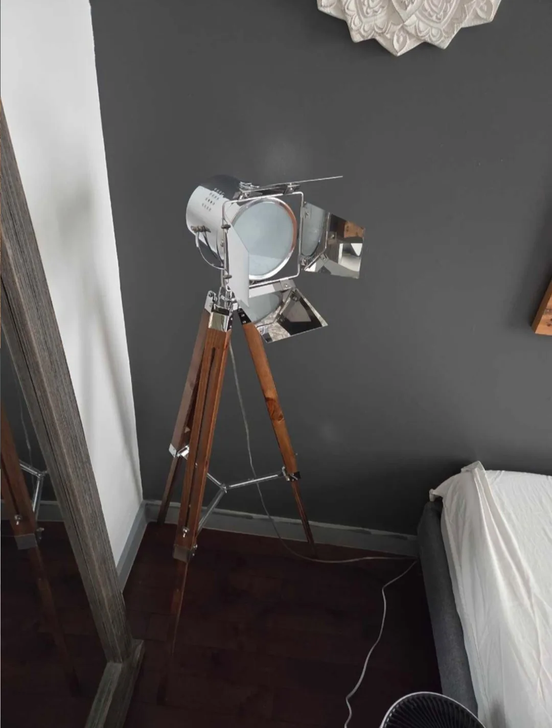 Floor lamp Tripod image indicator(2)