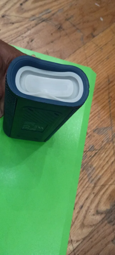 Zero Statik Bluetooth Speaker thumbnail