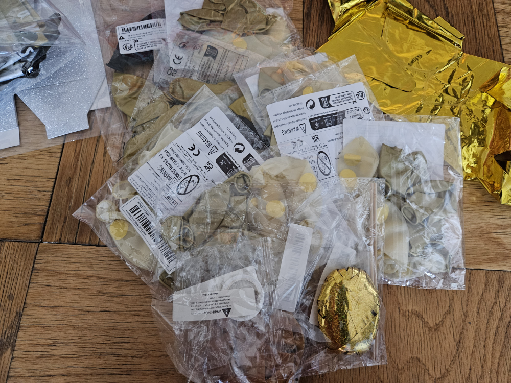 100+ pieces  Party Decoration Supply Set - Gold & Silver - photo 2