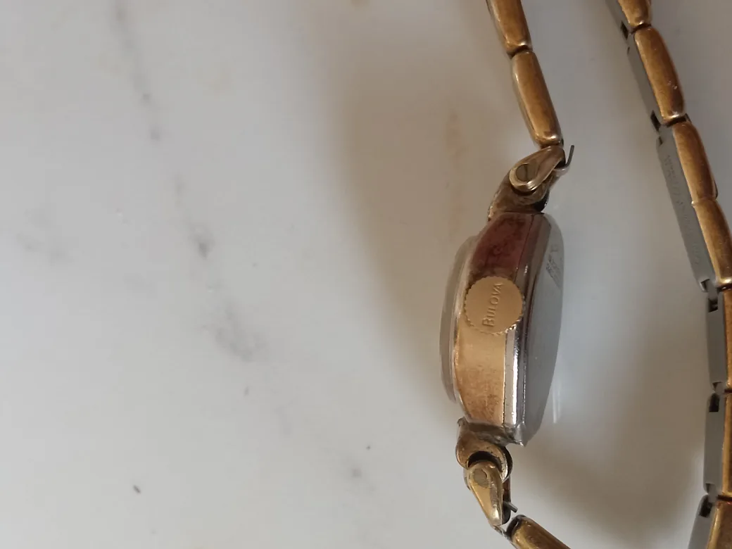 Vintage Bulova Ladies Watch,automatic image indicator(8)