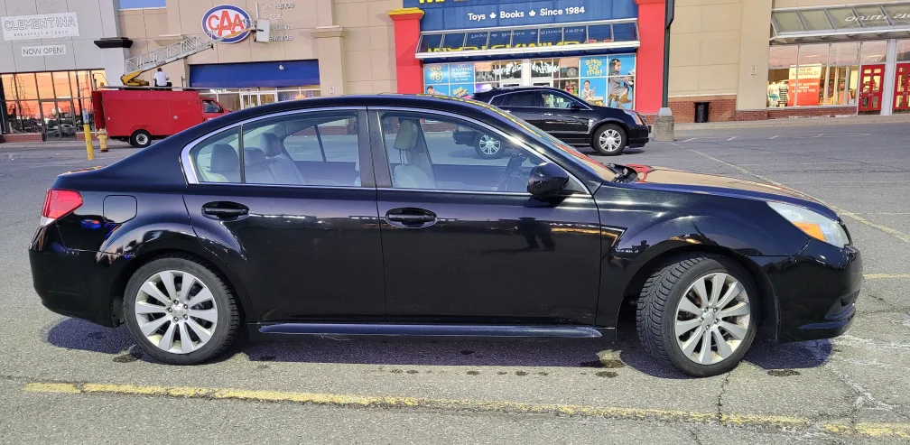 Black Subaru Legacy Sedan image indicator(6)