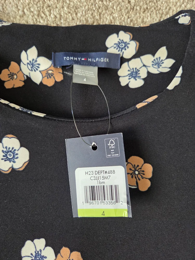 Brand New Tommy Hilfiger Floral Ruffle Hem Dress - Size 4 image indicator(3)