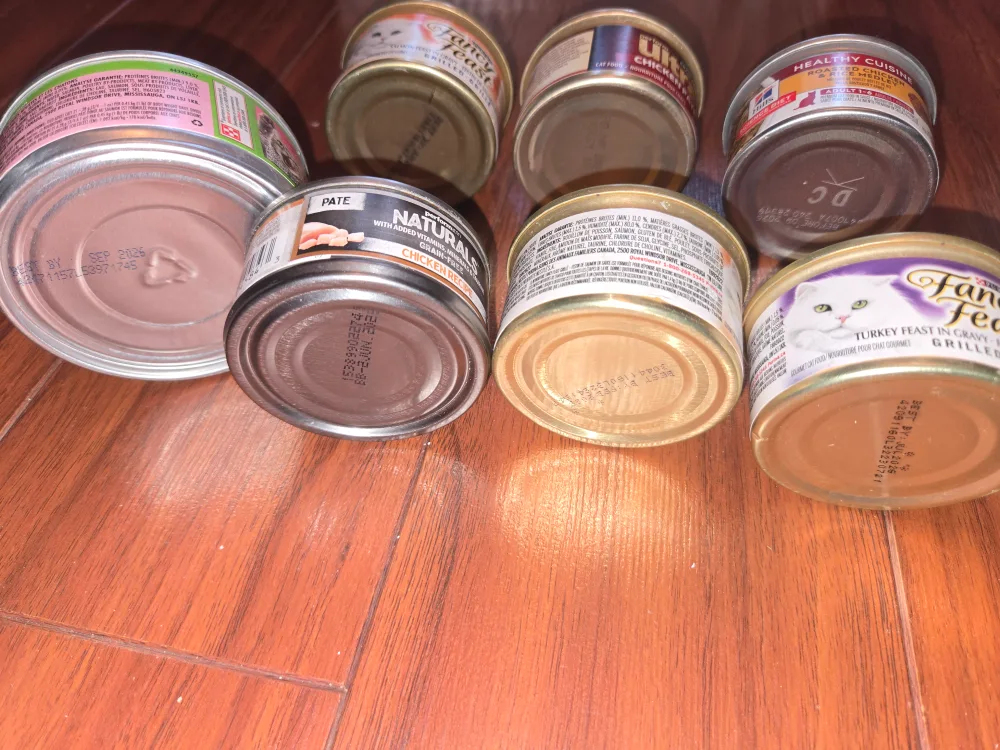 Mixed Variety of Canned Cat Food image indicator(3)