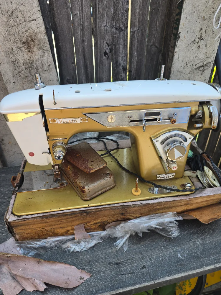 Visetti Vintage Sewing Machine thumbnail