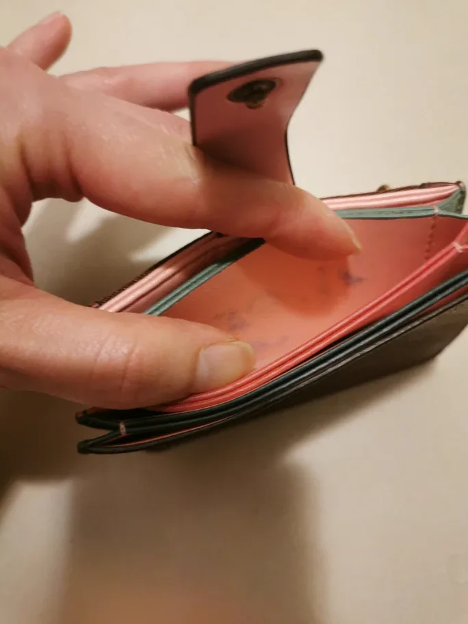 Fossil Leather Card Holder Wallet image indicator(6)