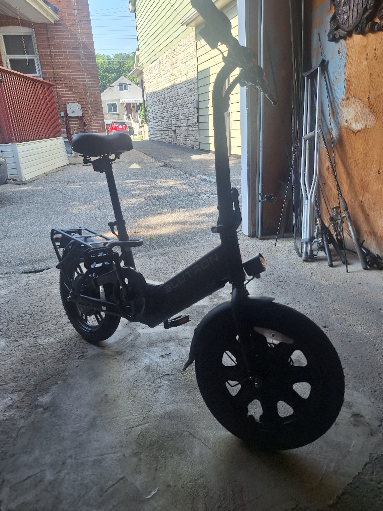 Blutron Folding Electric Bike - Great Condition!