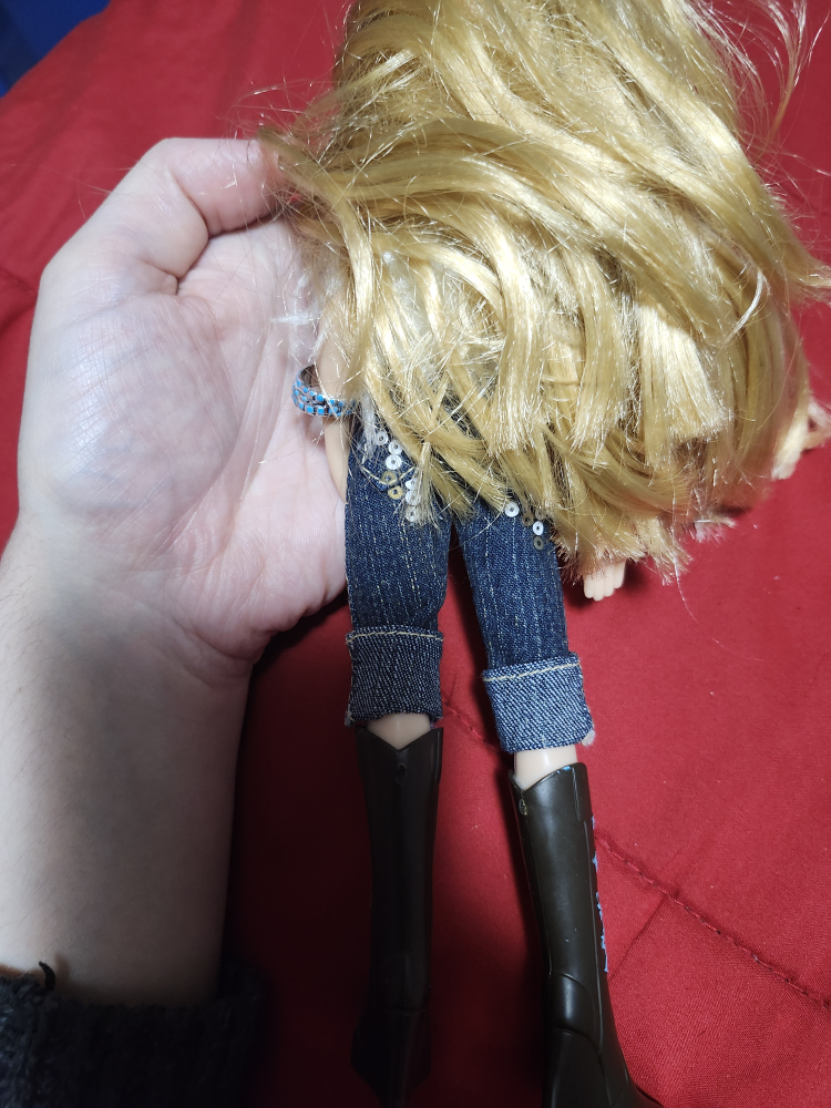 $25 bratz chloe doll - photo 2