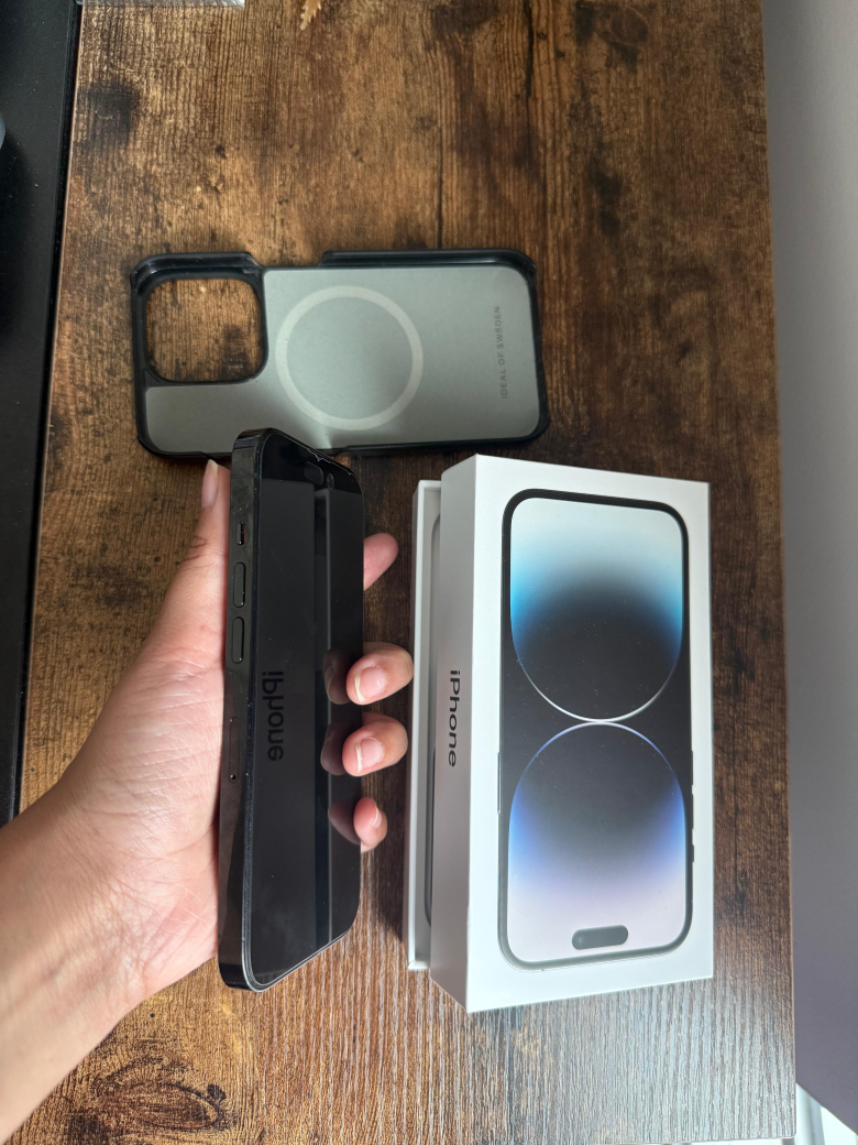 iPhone 14 Pro (128 gb) - Black - Includes Case - photo 4