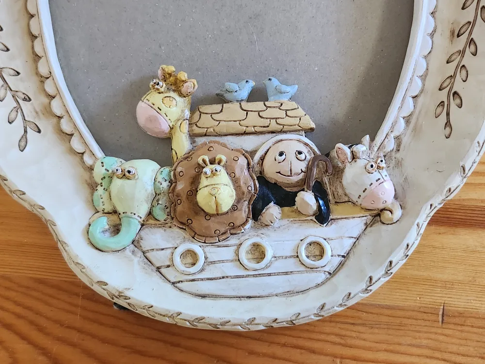 Baby Picture Frame with Noah's Ark Design image indicator(4)