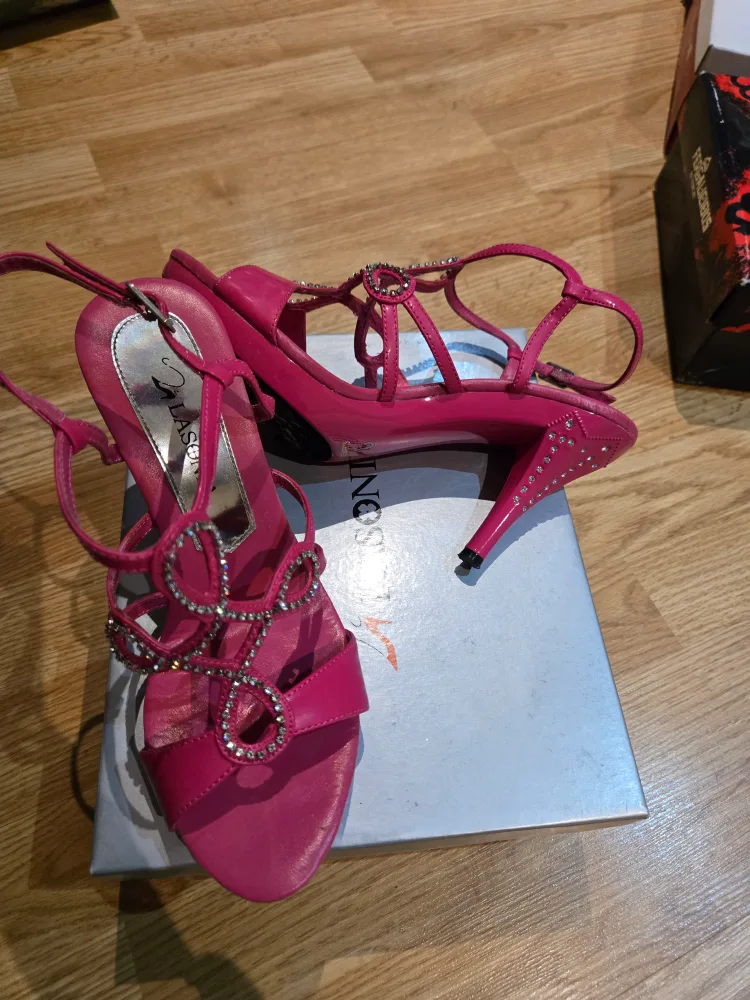 Lasonia Fuchsia Heels, Size 8 image indicator(2)