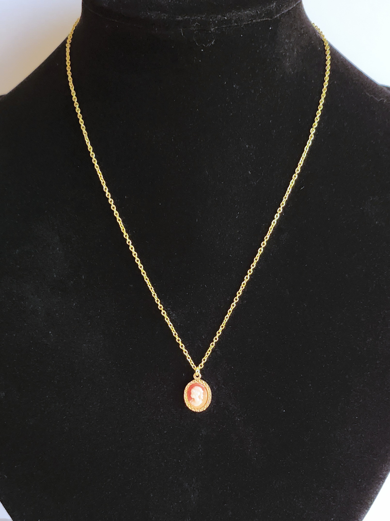 Small Cameo Pendant Necklace - photo 3