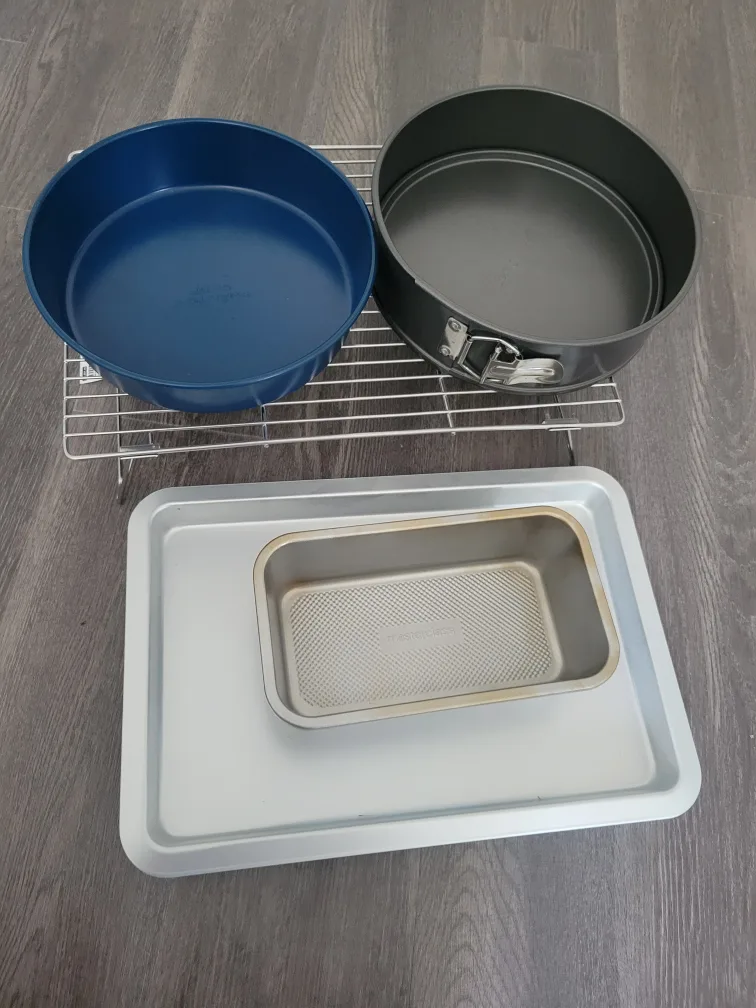 Baking Pans - Round, Springform, Masterclass Tray thumbnail
