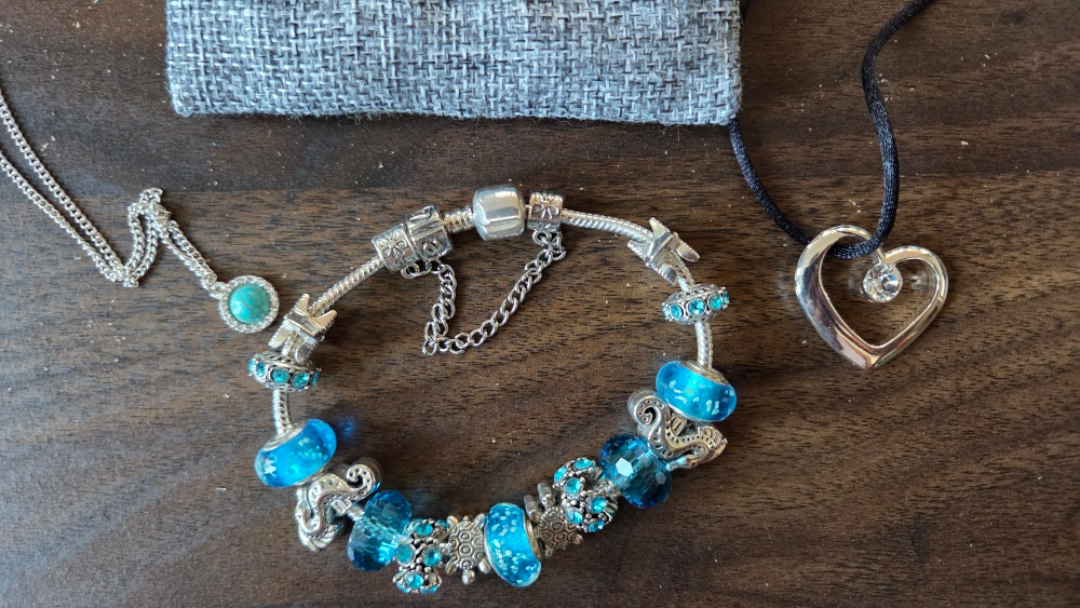 blue and silver costume jewelry - photo 2