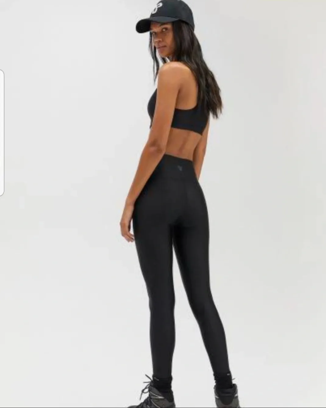 Brand New! TNA Atmosphere Aritzia Shiny Leggings XS, Retail $88+ image indicator(2)