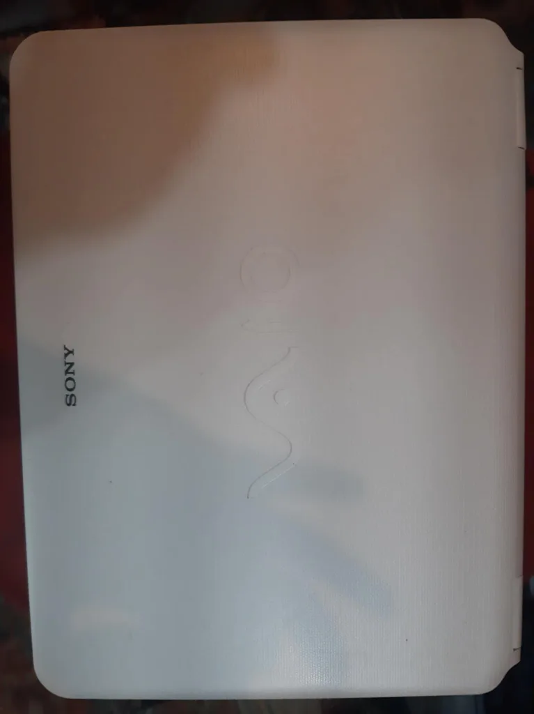 Sony VAIO Laptop - White image indicator(2)