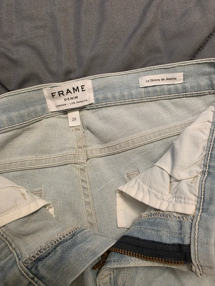 FRAME Denim Le Skinny de Jeanne Jeans - Size 29 image indicator(3)