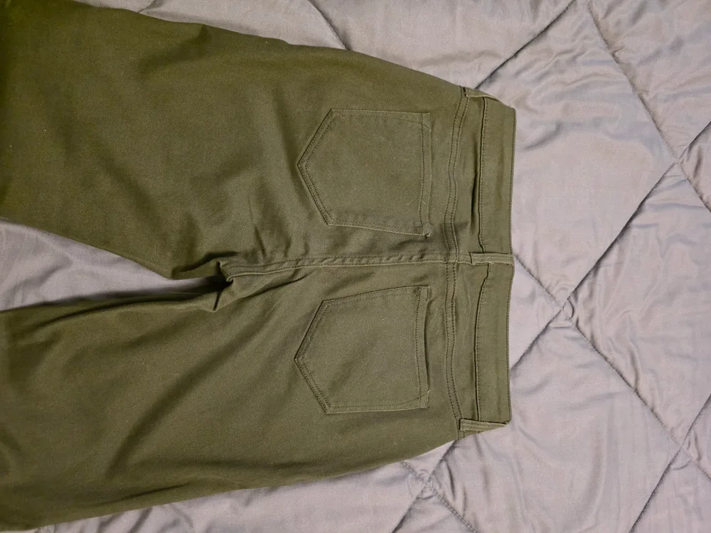 Old Navy Rockstar Mid-Rise Jeans - Size 4 image indicator(2)