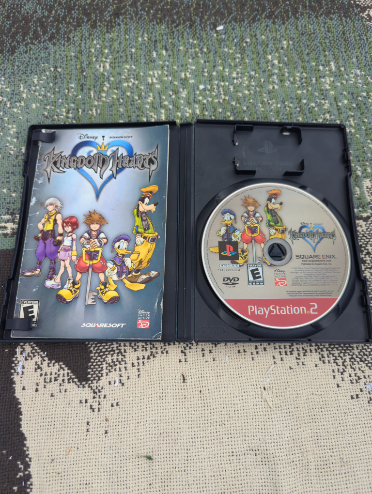 Kingdom Hearts (PS2) - photo 2