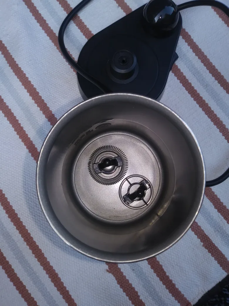 Nespresso Aeroccino 3 Milk Frother - Red image indicator(4)