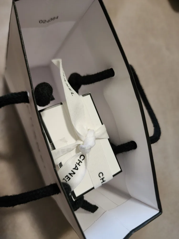 Chanel N°5 L'EAU On Hand Cream - 1.7 fl oz image indicator(6)