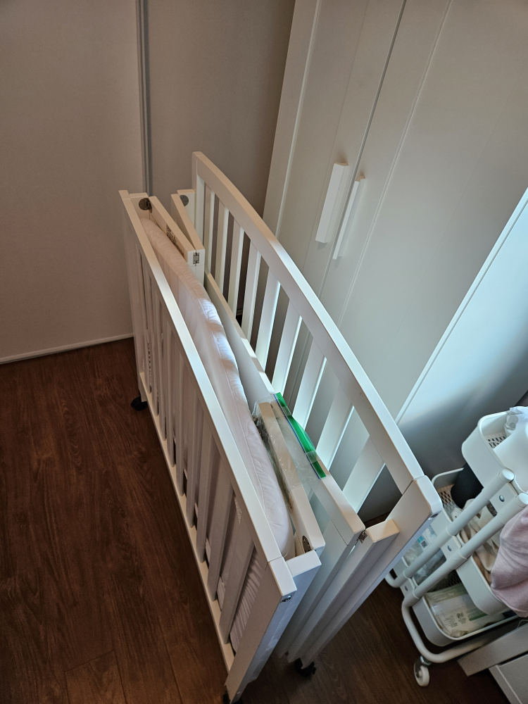 Dylan 3-in-1 Mini Convertible Portable Crib - photo 4