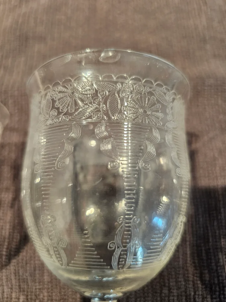 Set of 4 Etched Crystal Wine Glasses image indicator(2)
