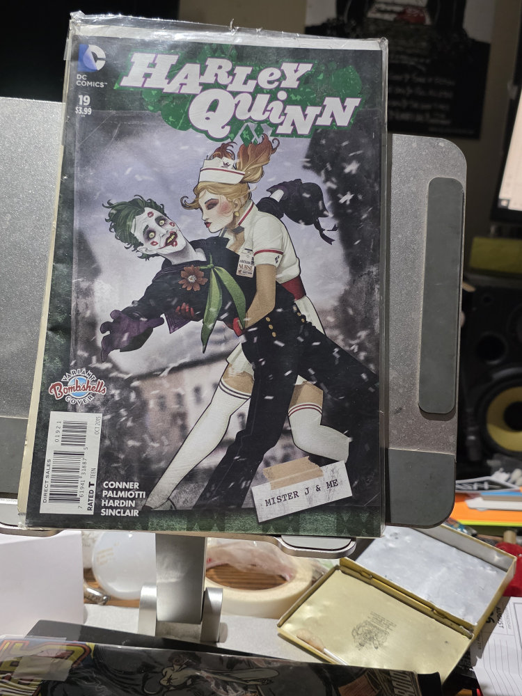 Harley Quinn #19 Bombshells Variant Cover Comic Book