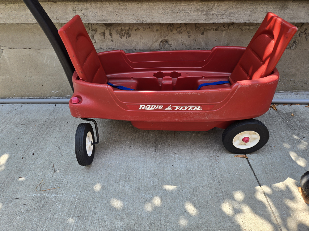 Radio Flyer Red Wagon with Seats - photo 3