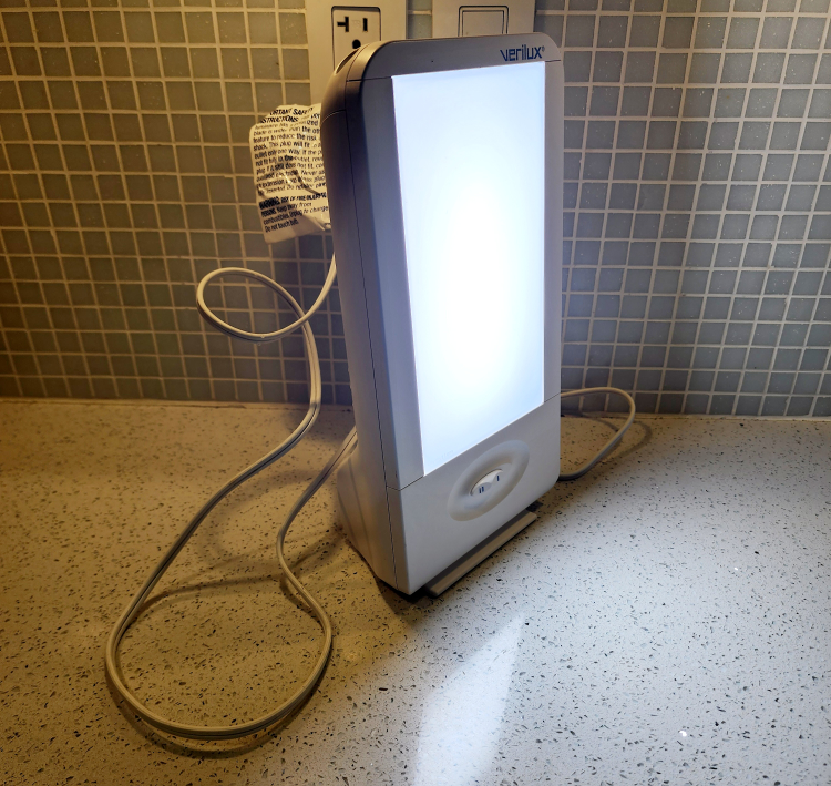 Verilux Happy Light Energy Lamp Mood Therapy VT15 UV - photo 2
