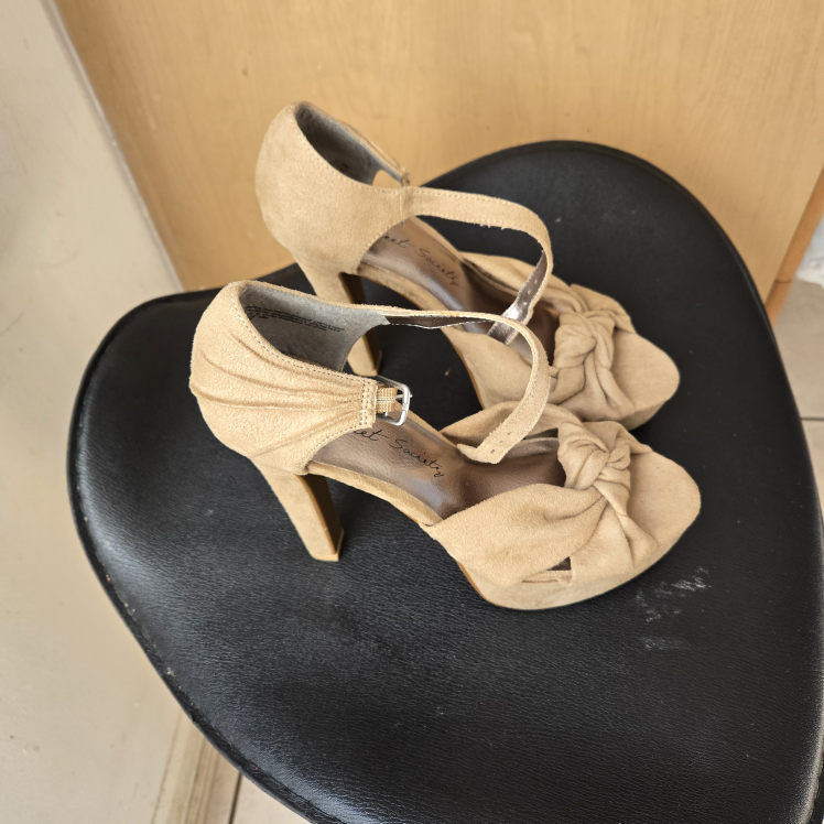 Street Society Heels - Size 8 - photo 2