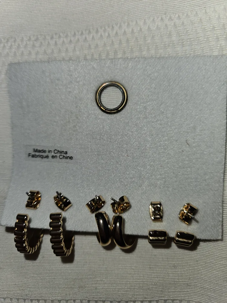 Urban Outfitters Earring Set image indicator(2)