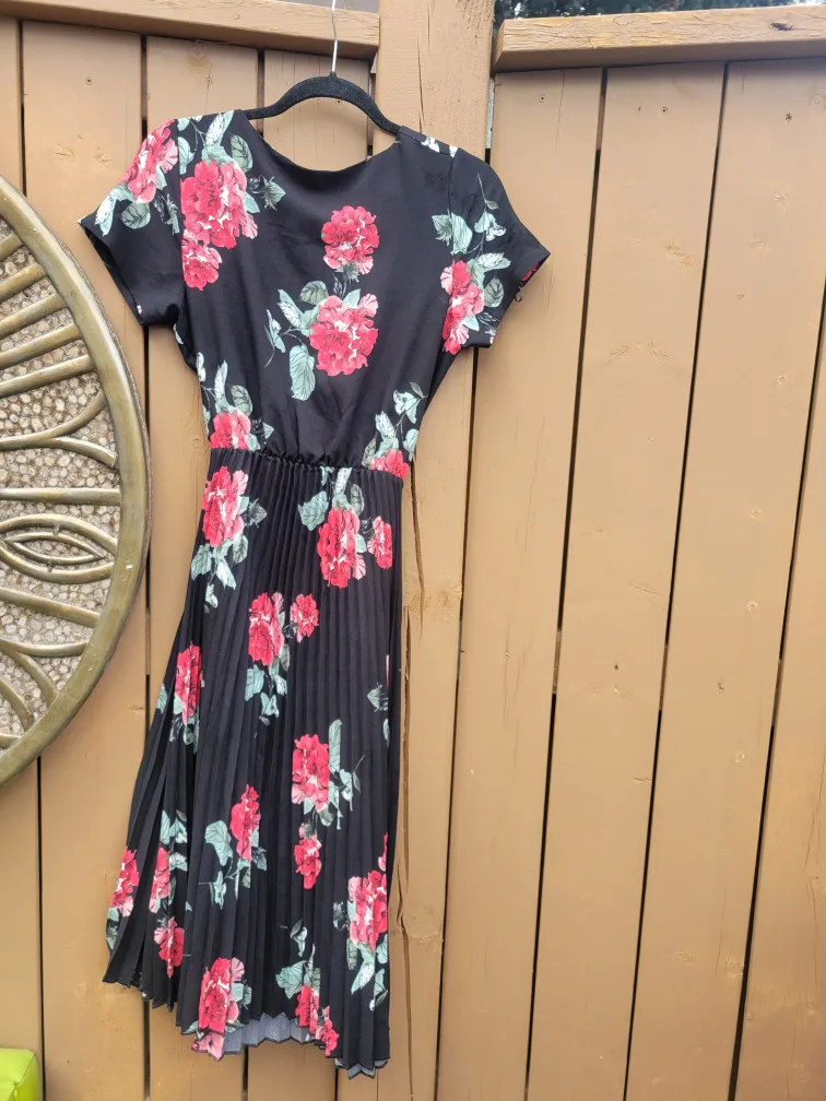 Women's pleated dress xs thumbnail