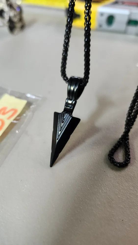 LOOPIG Men's Matte Black Arrow Pendant Necklace image indicator(4)