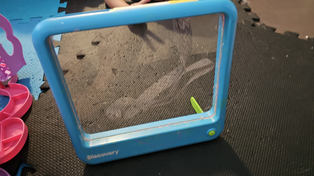 Discovery Kids Light Up Glow Drawing Board - photo 2