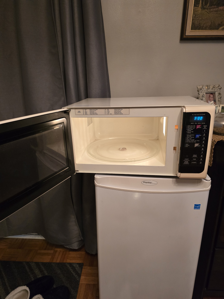 Sanyo Microwave Oven - photo 2