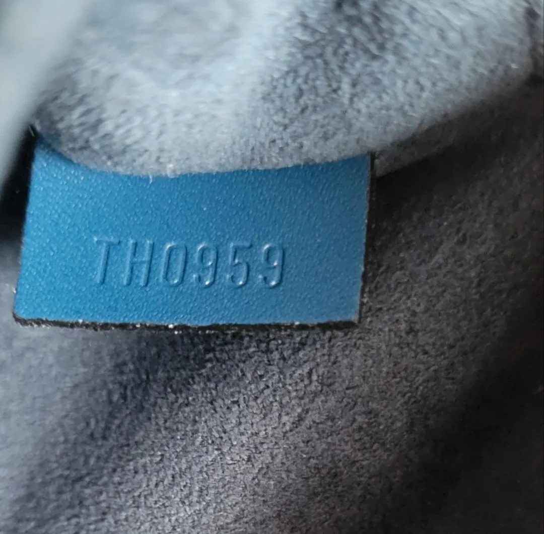 **Vintage** Louis Vuitton Sablon Epi Leather Blue Handbag image indicator(8)