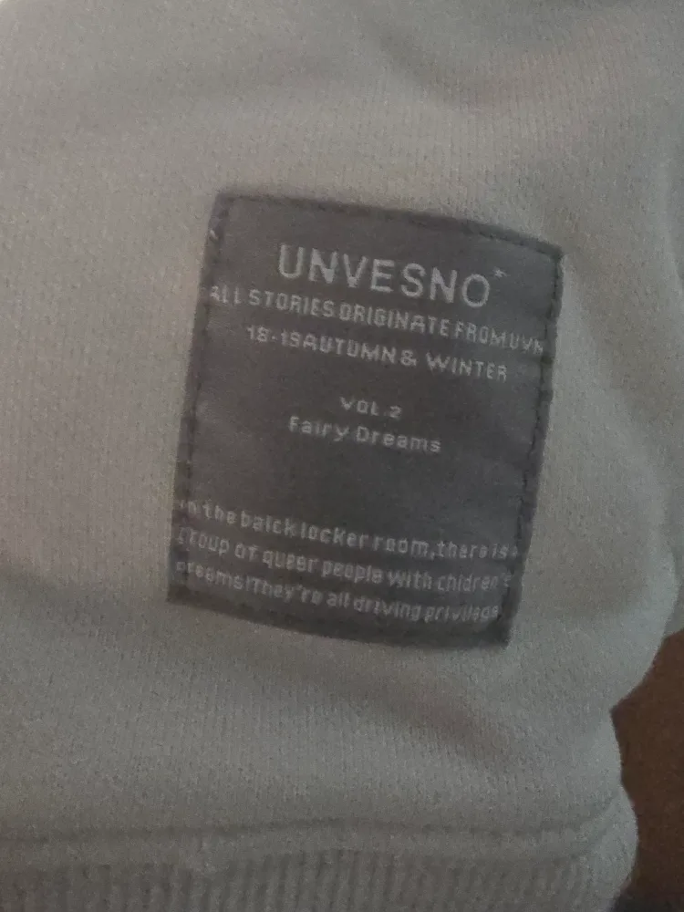 Unvesno Distressed Sweatshirt image indicator(4)