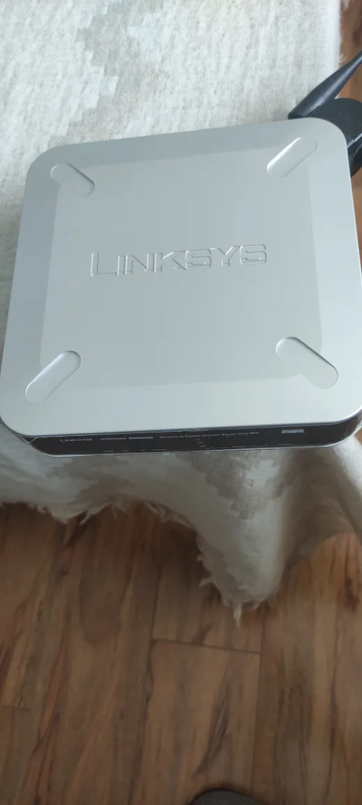 Linksys WRVS4400N Wireless-N Gigabit Security Router thumbnail