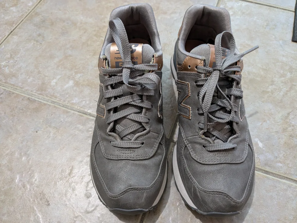 New Balance 574 Sneakers - Size 7 image indicator(4)