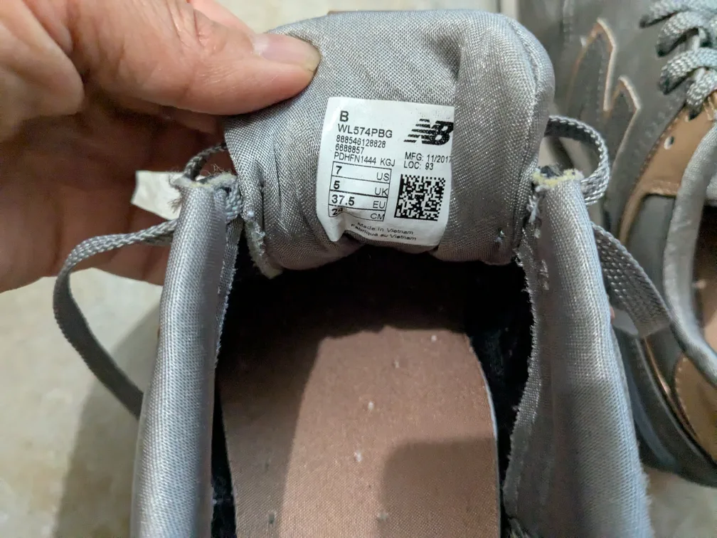 New Balance 574 Sneakers - Size 7 image indicator(5)