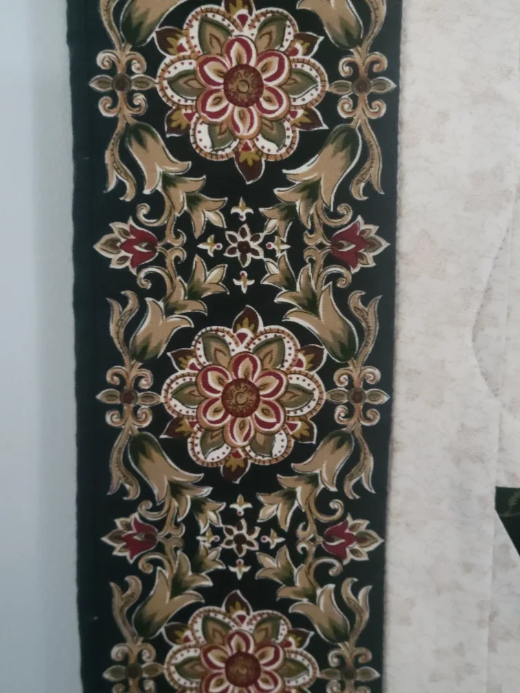 Handmade Floral Appliqué Wall Hanging Quilt. Quilt textile art image indicator(6)