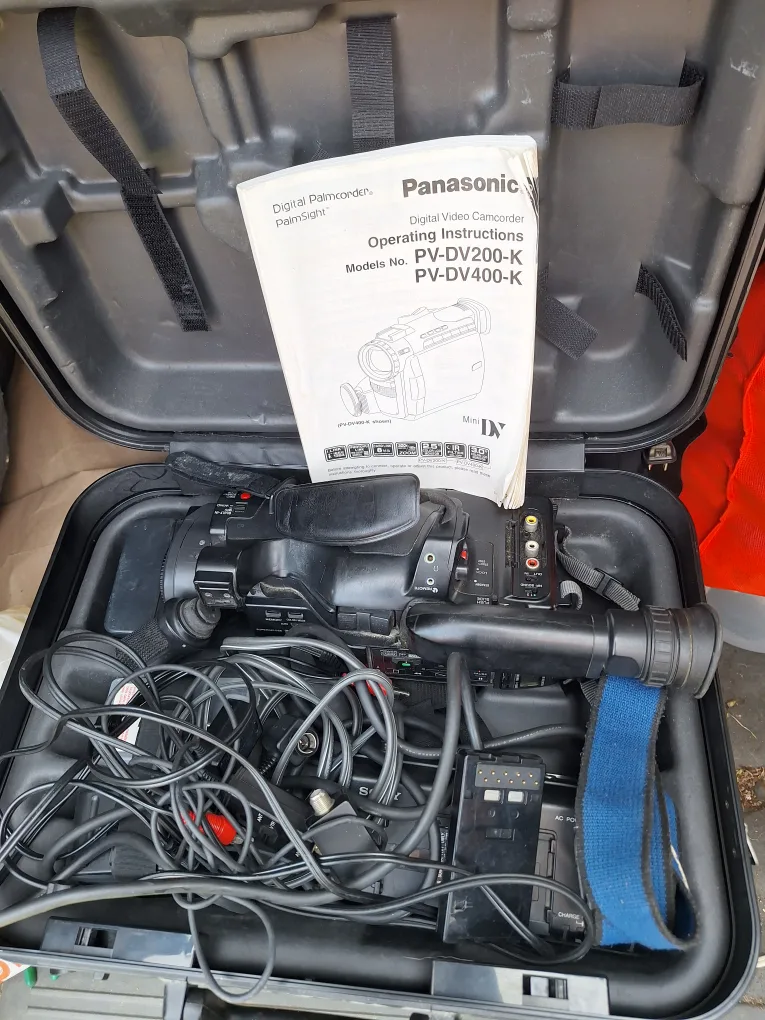 Panasonic PV-DV200-K Digital Video Camcorder 🧡 (Kit Cat Club) thumbnail
