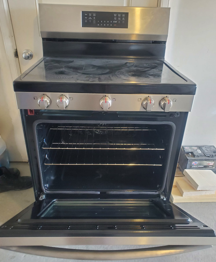 Frigidaire GCGE306CBFD Electric Range - photo 2
