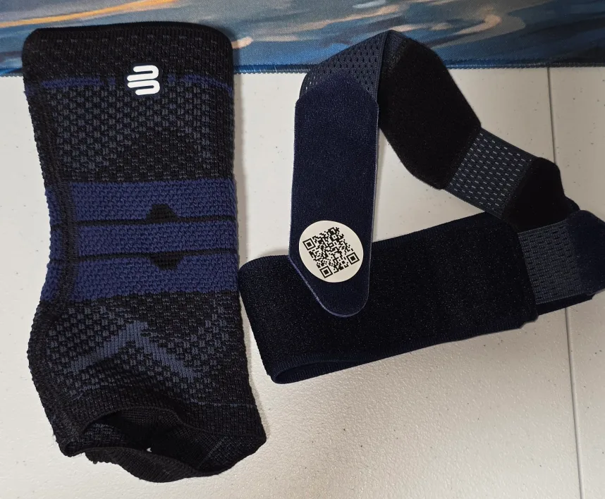 Bauerfeind ManuTrain Wrist Brace - Size 4 Right Side thumbnail