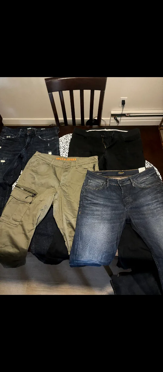 Assorted Men's/ women's Jeans & Pants 🧡 thumbnail