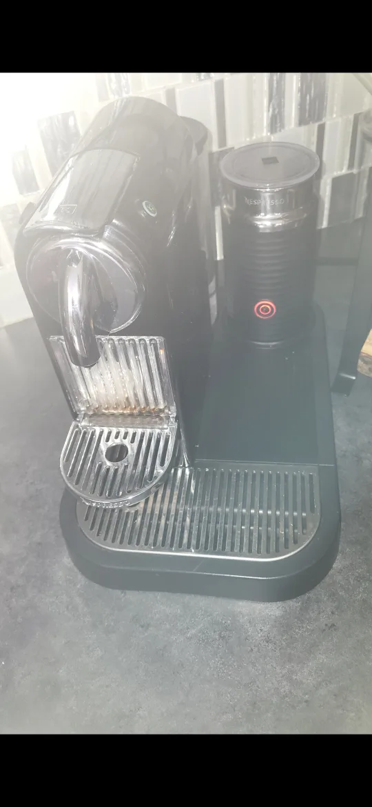 Nespresso Lattissima Pro Coffee Machine image indicator(2)